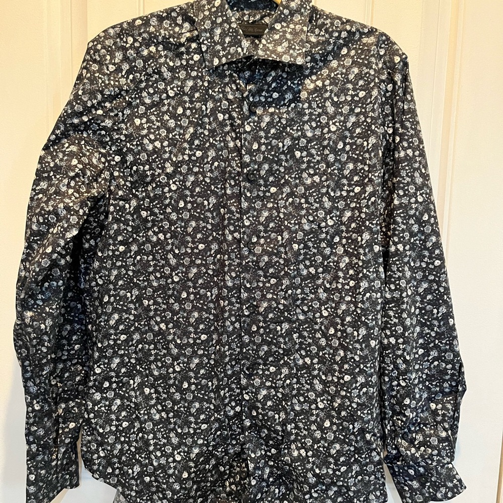Like new Men’s button down Saxs Fifth Avenue, size medium. Flower print